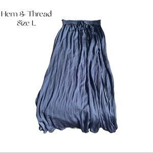 Hem & Thread Skirt - size Large